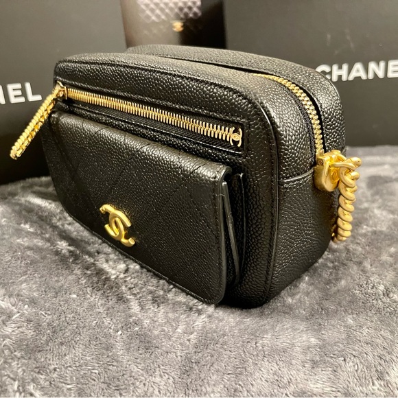 CHANEL Chain Caviar Shoulder Bag with CC Coco matelasse logo - Picture 6 of 11